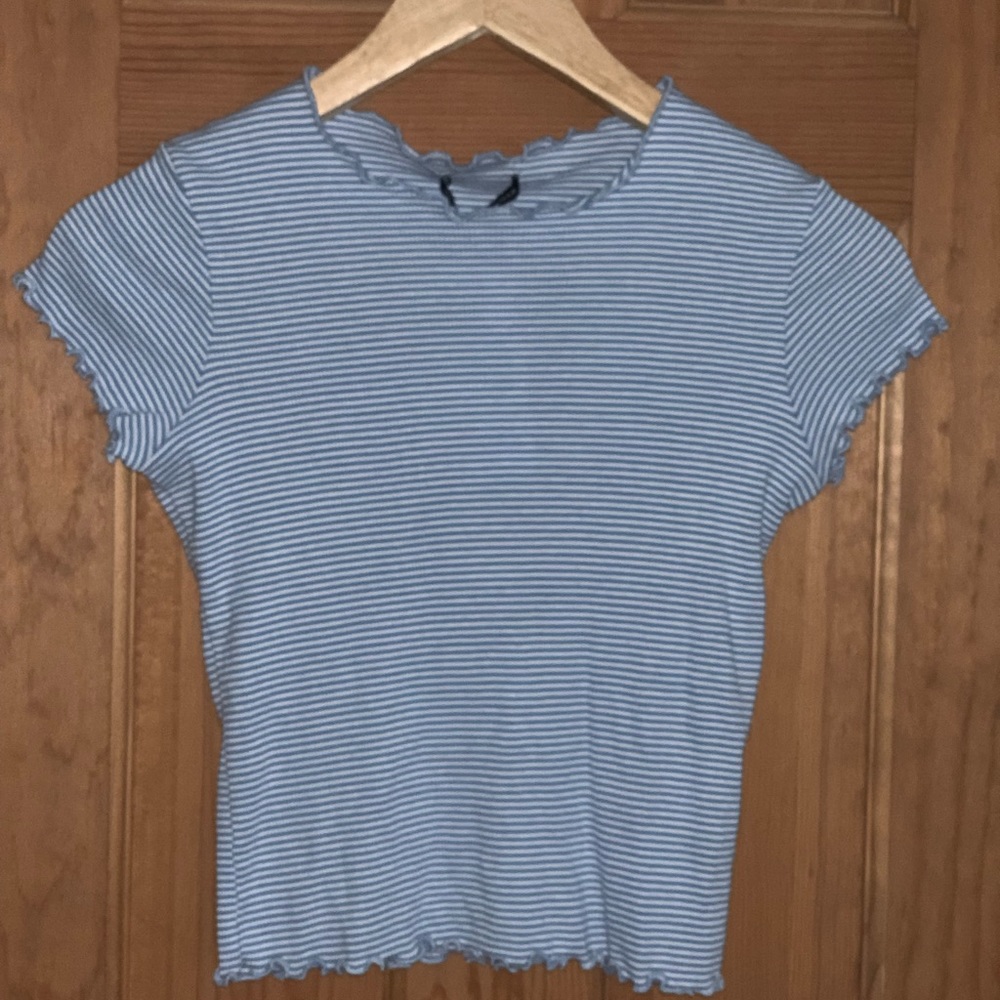 ❗️NEW❗️Brandy Melville blue/white cropped tee🦋